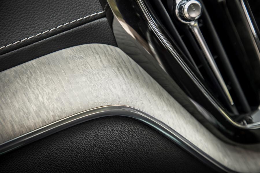 Детали интерьера Volvo XC60 D4 Inscription 2017 года  (UK) (фото 131 из 172)